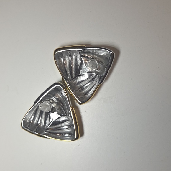 Nwt Non Tarnish Triangle Earrings Heaven Mayhem Inspired - Picture 5 of 6